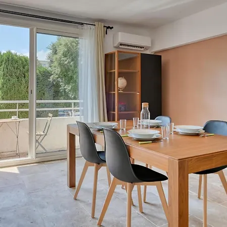 Chaleureux Avec Balcon Au Coeur Du 8ème Arrondissement Appartement Marseille